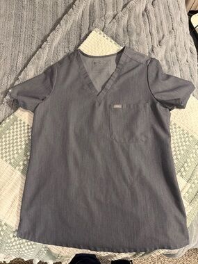 Women’s Figs Gray scrub top